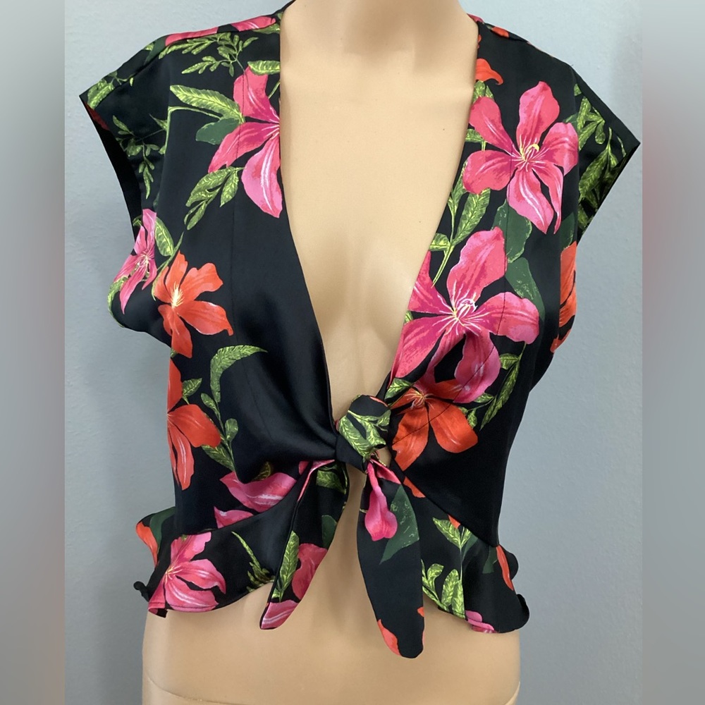 Guess sexy tie front top